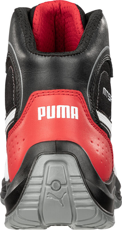 Wnętrze buta Puma Touring Black Mid S3 z miękką wyściółką i tradycyjnym systemem sznurowania